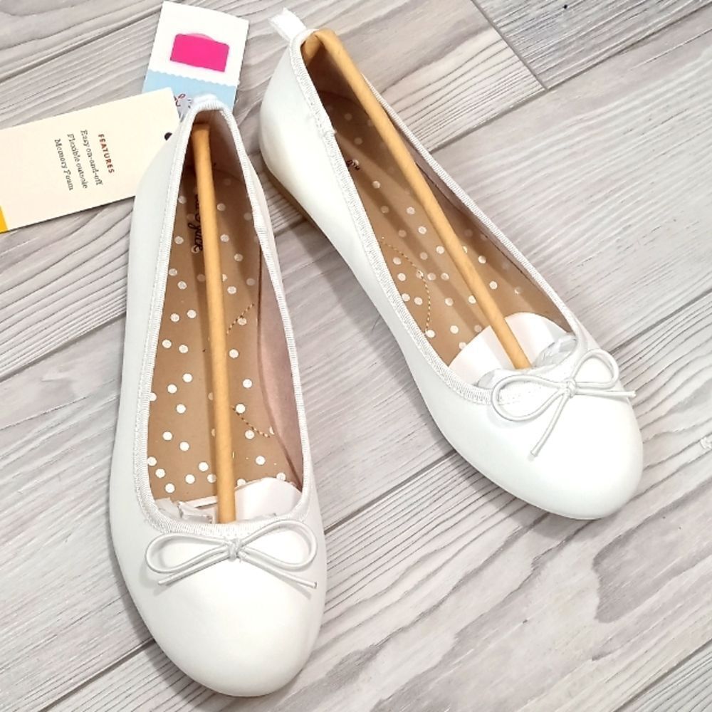 (41-3837)  Cat & Jack Shoes Sz 4
